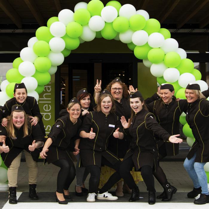 Groepsfoto opening Bon'Ap Zottegem